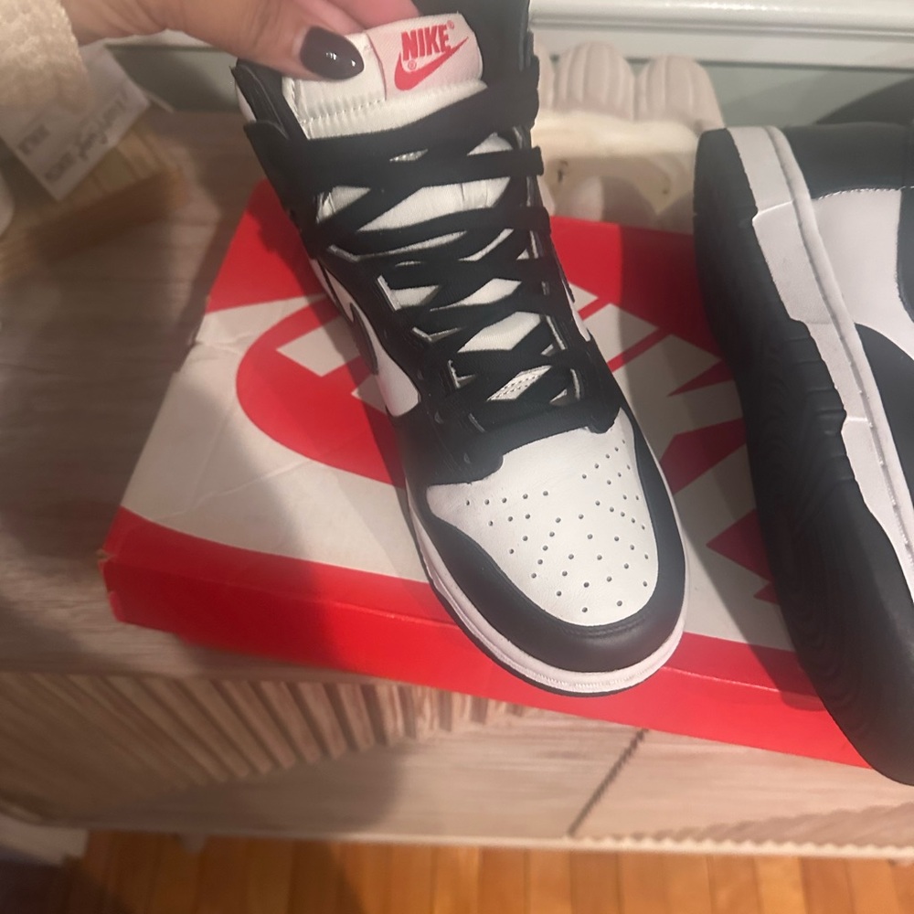 Nike Black and White women's High-Top Sneakers. Panda 🐼 sneakers - Picture 2 of 11
